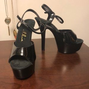 Ellie Black pump heels